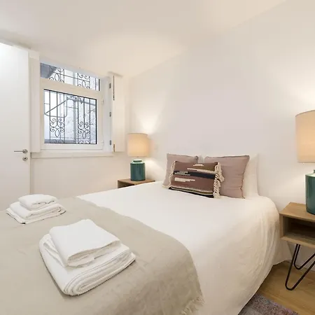 דירה Bmyguest Collection - Downtown Mezzanine Apartment *