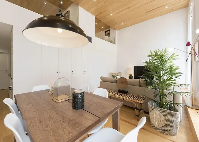 Bmyguest Collection - Downtown Mezzanine Apartment