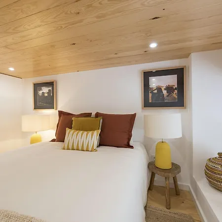 Bmyguest Collection - Downtown Mezzanine Apartment *