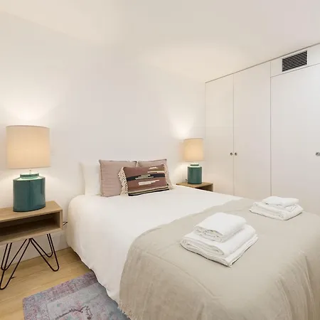 Bmyguest Collection - Downtown Mezzanine Apartment Apartman