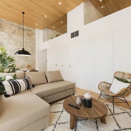 Bmyguest Collection - Downtown Mezzanine Apartment *