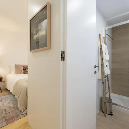 Bmyguest Collection - Downtown Mezzanine Apartment Apartman