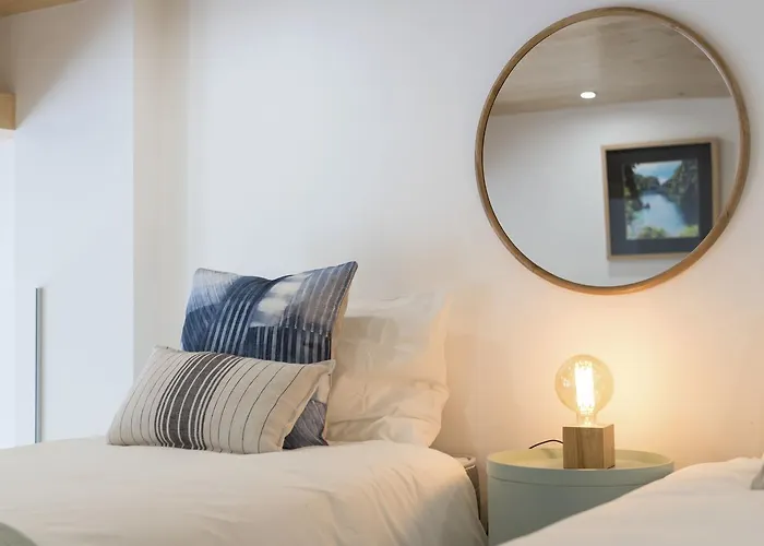 Bmyguest Collection - Downtown Mezzanine Apartment